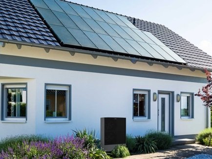Einfamilienhaus mit Photovoltaikanlage und Wärmepumpenheizung