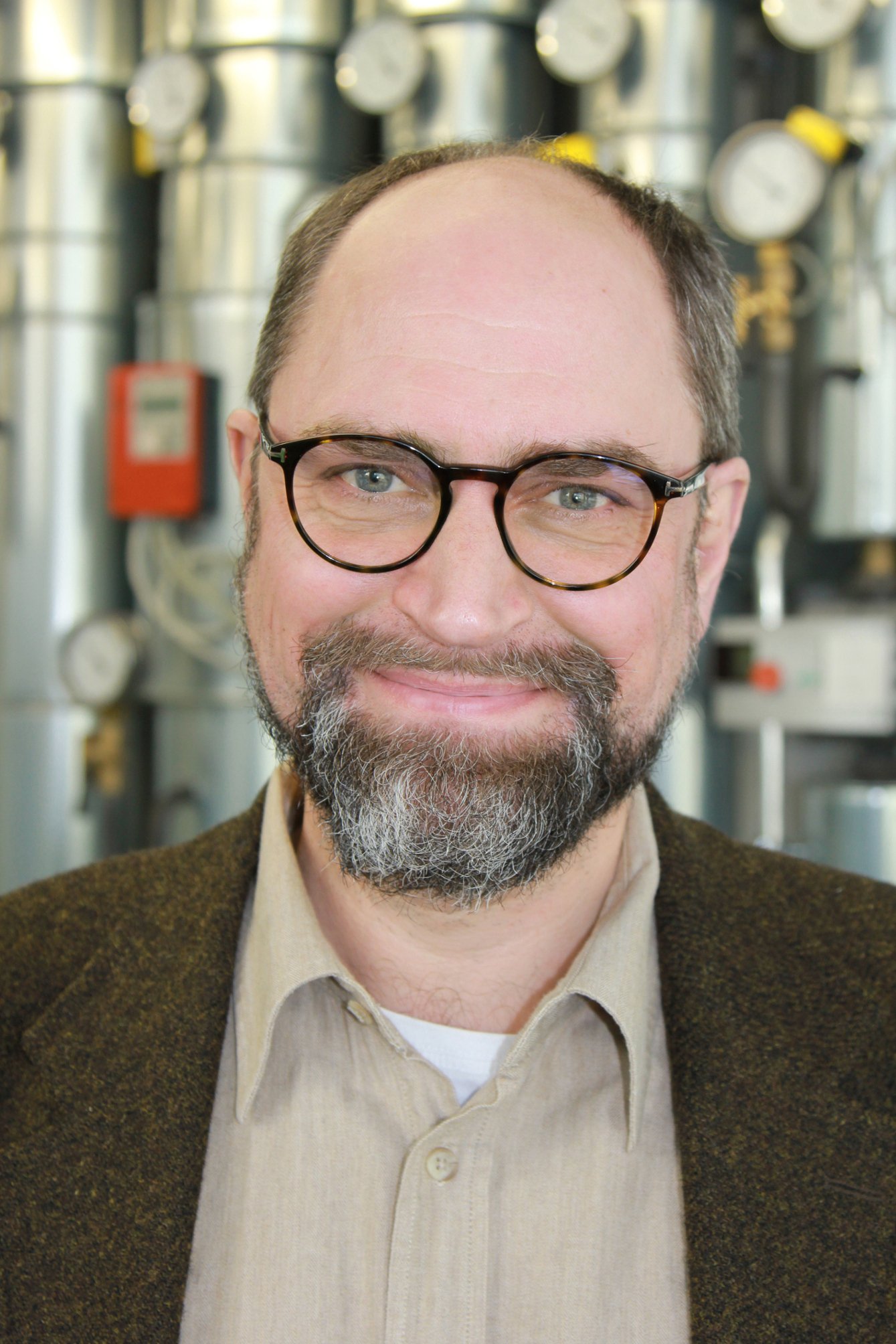 Portrait von Tobias Escher - Energieexperten und Mitarbeiter der Erdgas Südwest