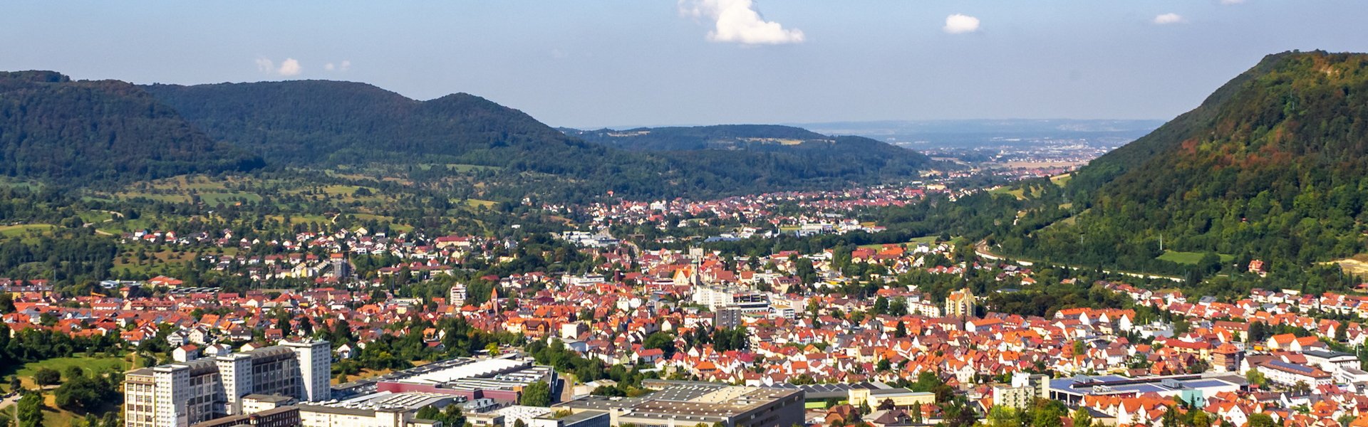 Blick auf Geislingen an der Steige im baden-württembergischen Landkreis Göppingen von der Burgruine Helfenstein.