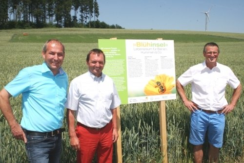 Gruppenbild des Blühinsel-Projektes