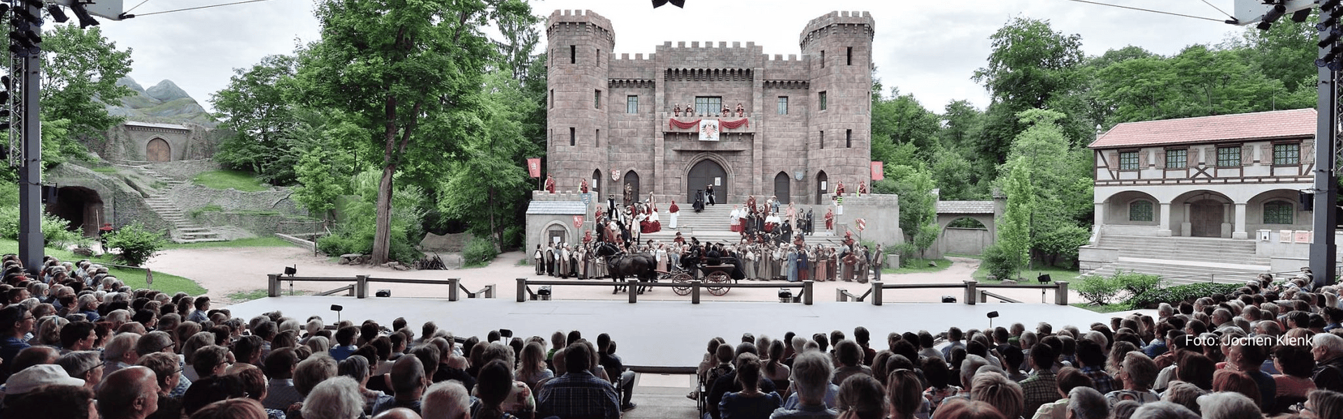 Außenaufname bei den Volksschauspielen Ötigheim während einer Vorstellung