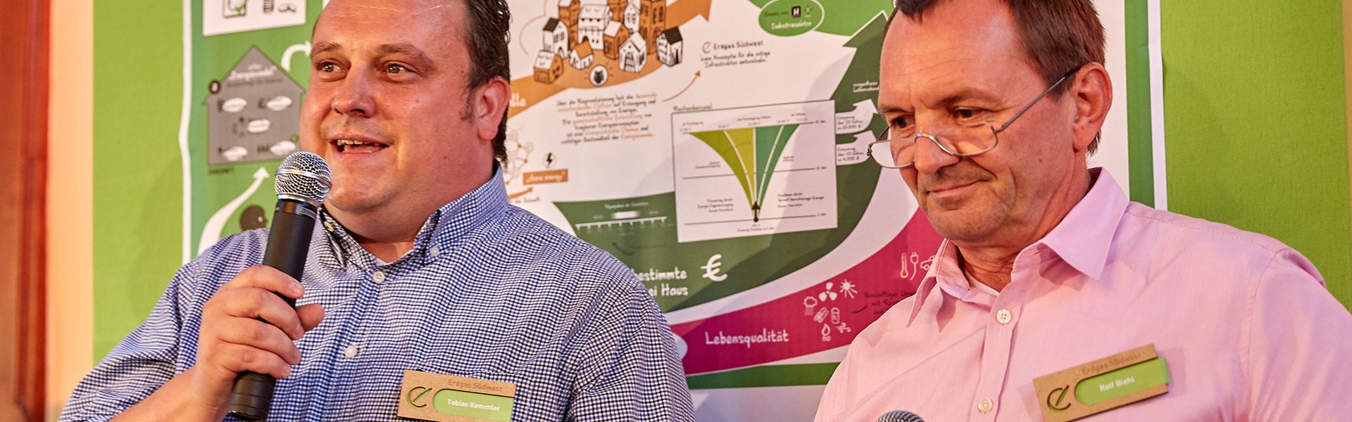 Gemeindedialog in Münsingen zum Thema Energieautarkie: Ralf Biehl und ein Vertreter aus Politik, Wirtschaft und Energie