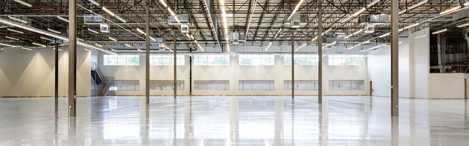 Moderne Industriehalle eines energieintensiven Unternehmens
