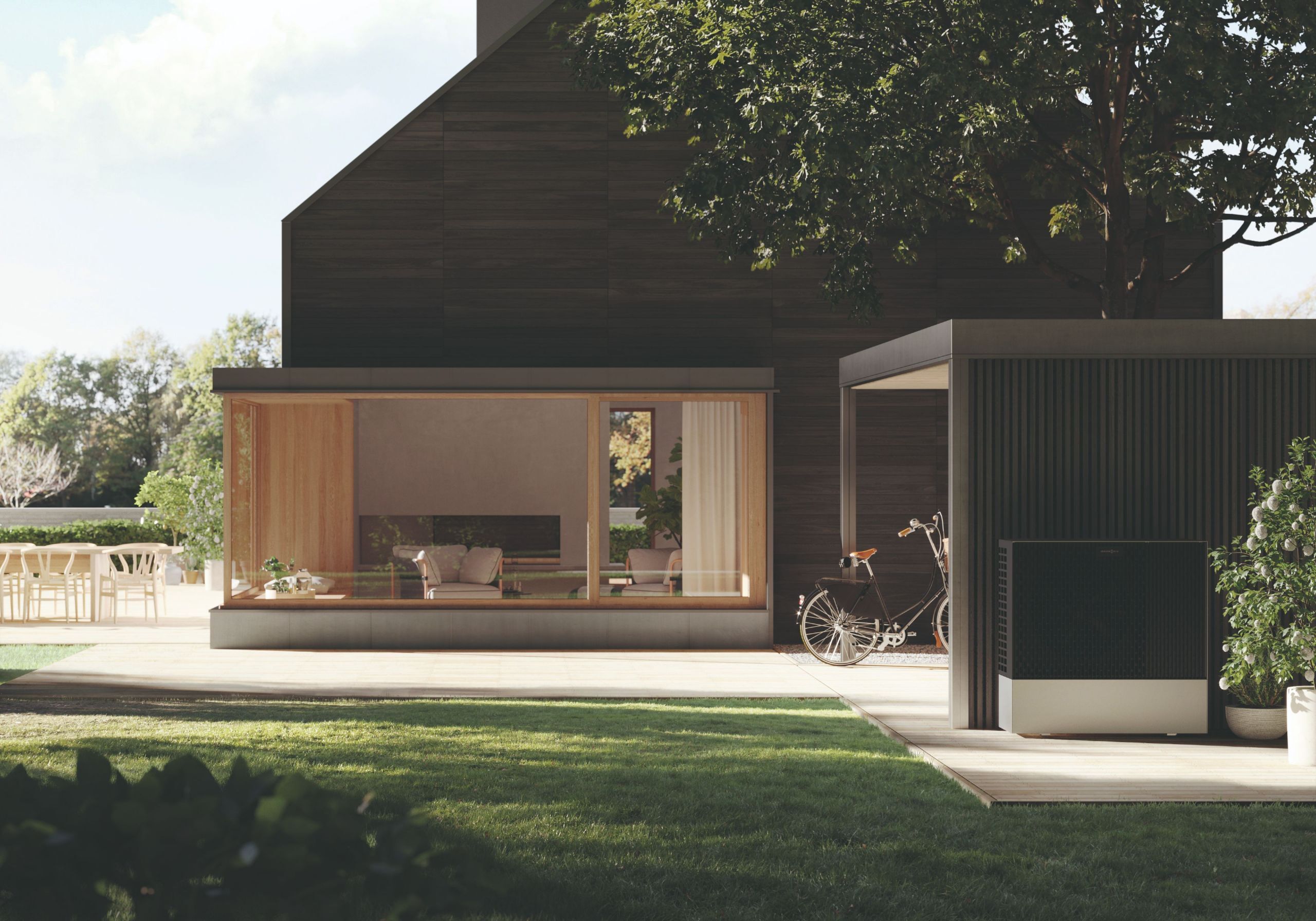 Luft-Wasser-Wärmepumpe von Viessmann - zu sehen ist ein modernes Haus mit einer zukunftsfähiger Wärmepumpenheizung; im Vordergrund ist die Außeneinheit der Wärmepumpe zu sehen.