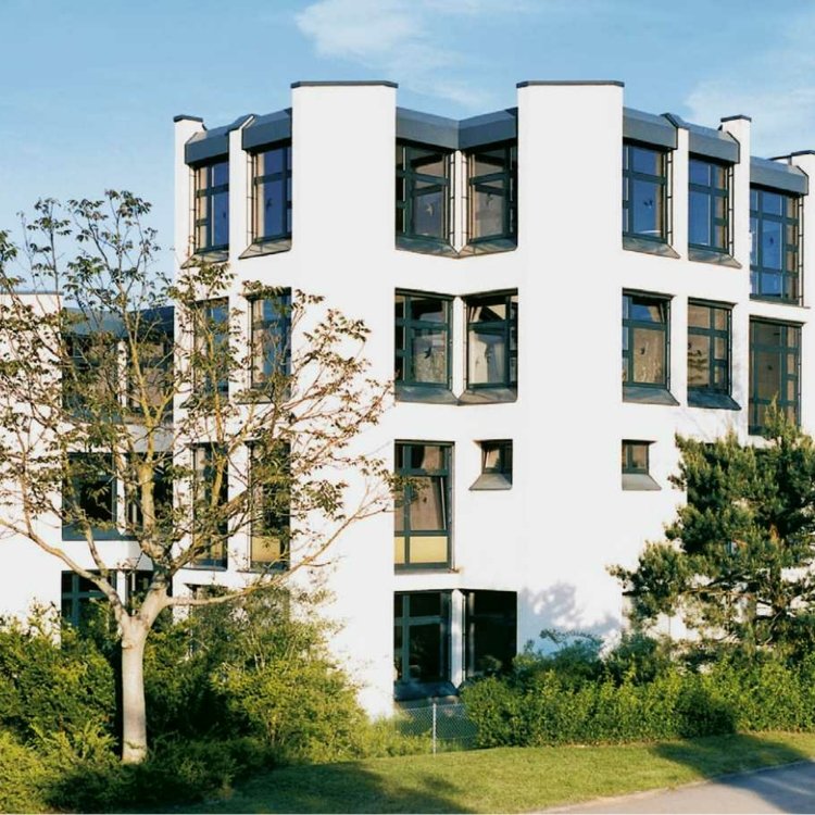 Gebäude des Unternehmens Uhlmann Pac-Systeme GmbH & Co. KG
