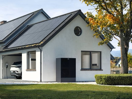 Ein Einfamilienhaus mit Wärmepumpe, Batteriespeicher, Photovoltaikanlage und Wallbox