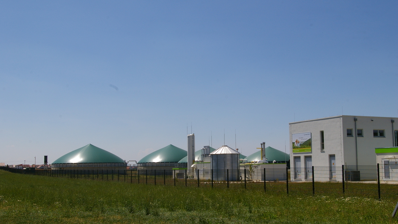 Außenaufnahme der Erdgas Südwest Biogasanlage in Riedlingen.
