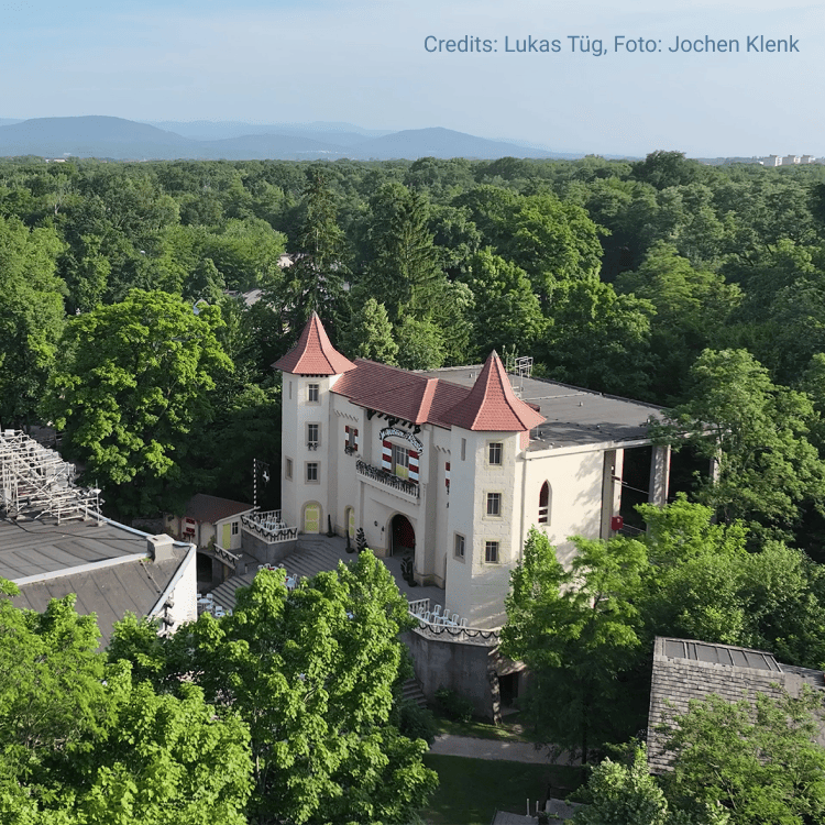 Luftaufnahme des Geländes der Volksschauspiele Ötigheim
