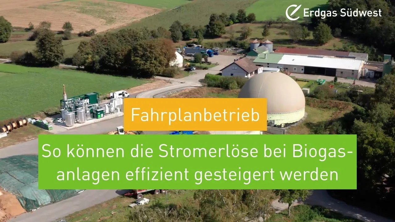 Vorschaubild: Luftaufnahme einer Biogasanlage mit Hinweis auf effiziente Leistungssteigerung durch Fahrplanbetrieb.