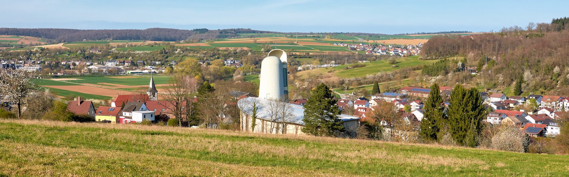 Katholische Kirche Heilige Dreieinigkeit in Kämpfelbach-Bilfingen im Enzkreis, Baden-Württemberg