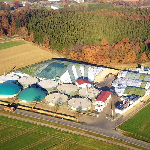 Biogasanlage der Erdgas Südwest in Burgrieden von oben