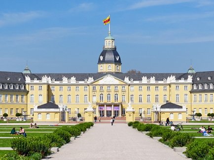 Frontansicht des Karlsruher Schlosses