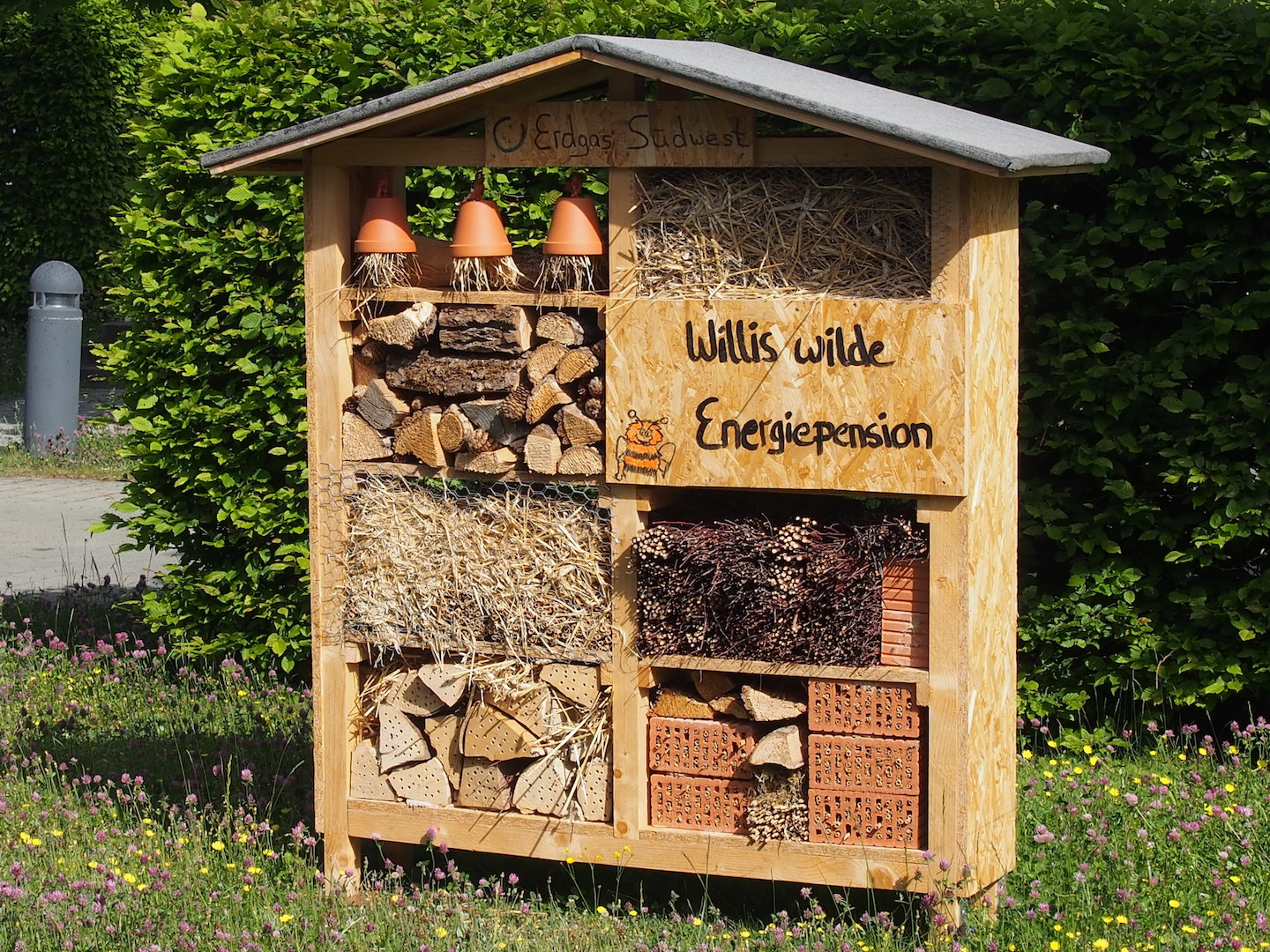 Insekten­hotels, die ideale Ergänzung eines natur­nahen Gartens