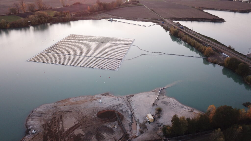 Schwimmende Photovoltaikanlage in Leimersheim