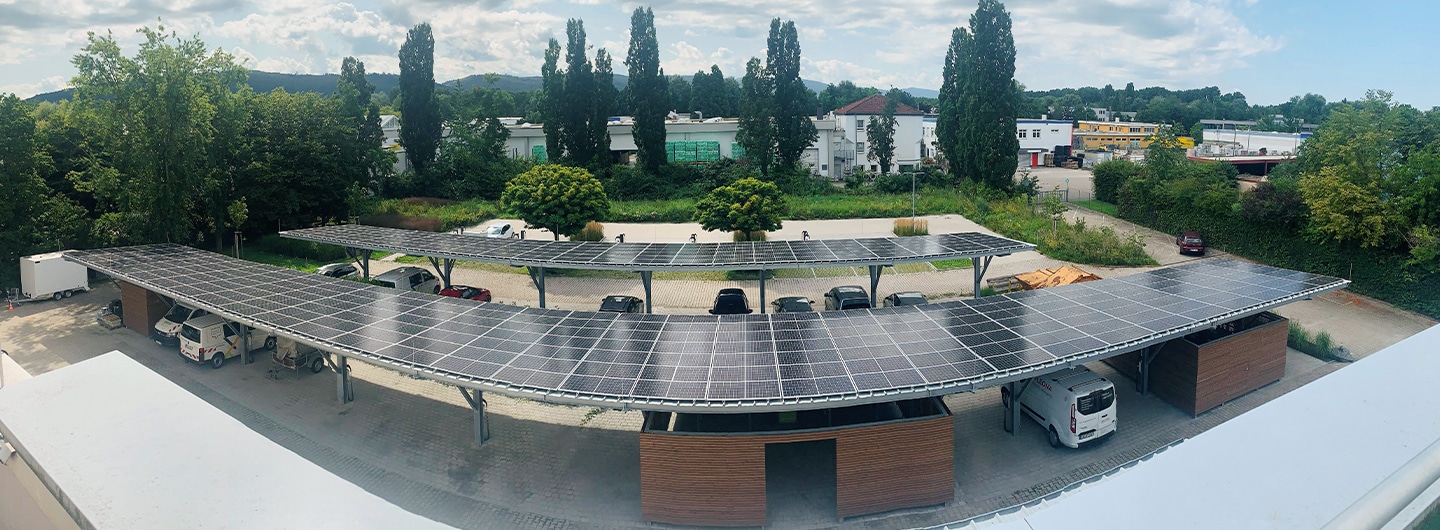 Photovoltaikanlage auf einem Carport in Ettlingen