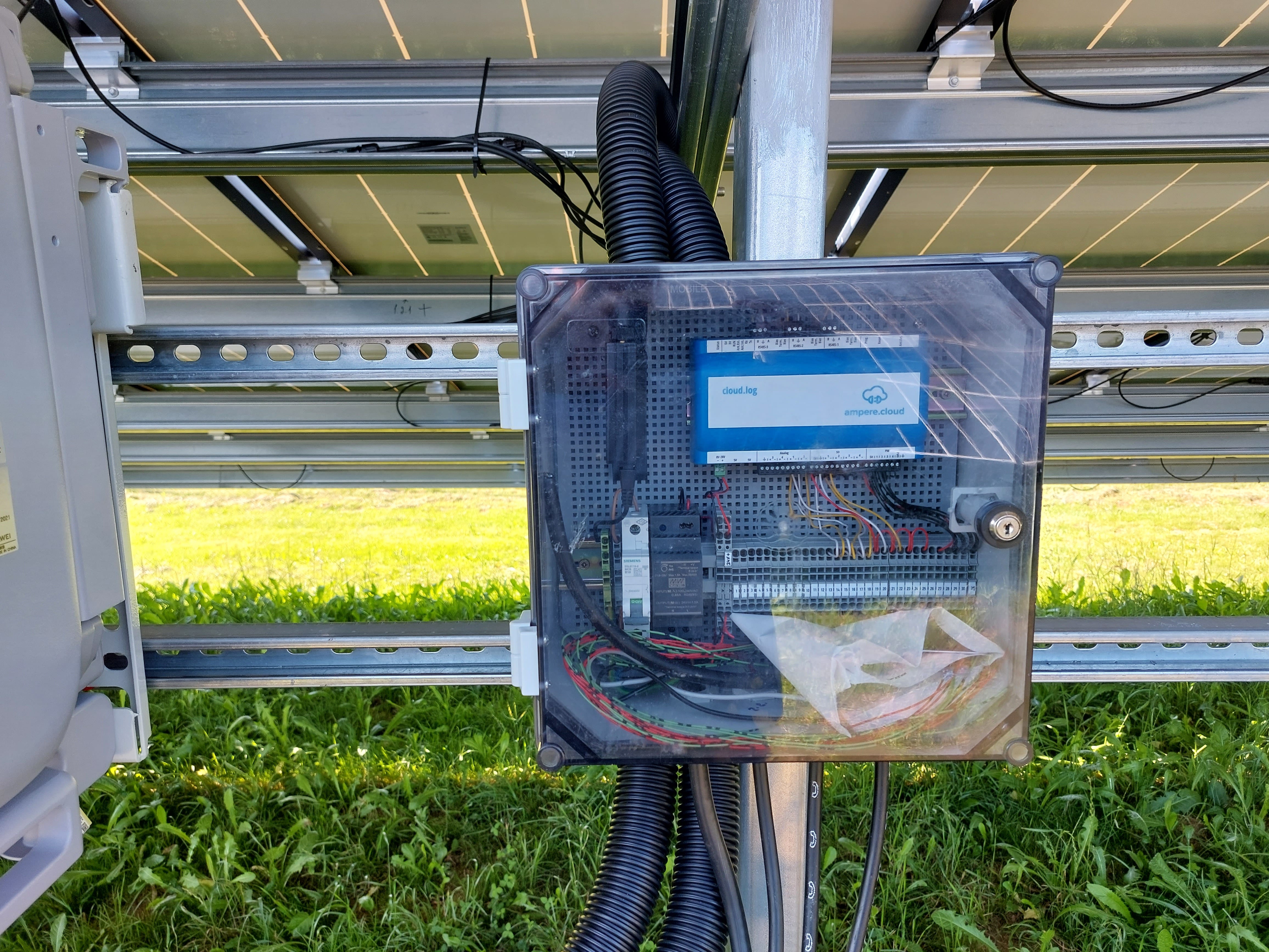 Datalogger zur Datenübertragung und Fernsteuerung der PV-Anlage