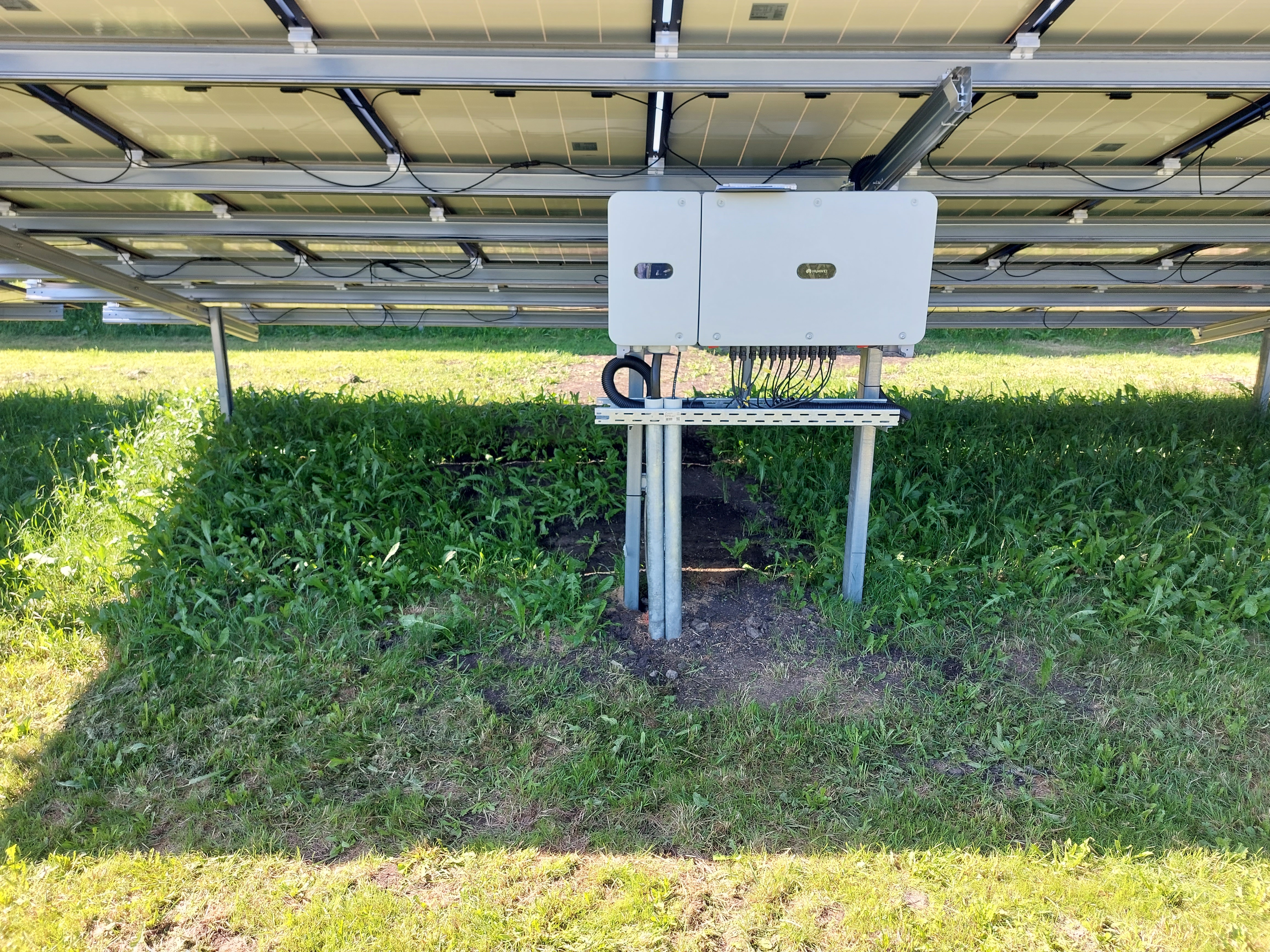 Der Wechselrichter wandelt Strom in Wechselstrom zur Nutzung um
