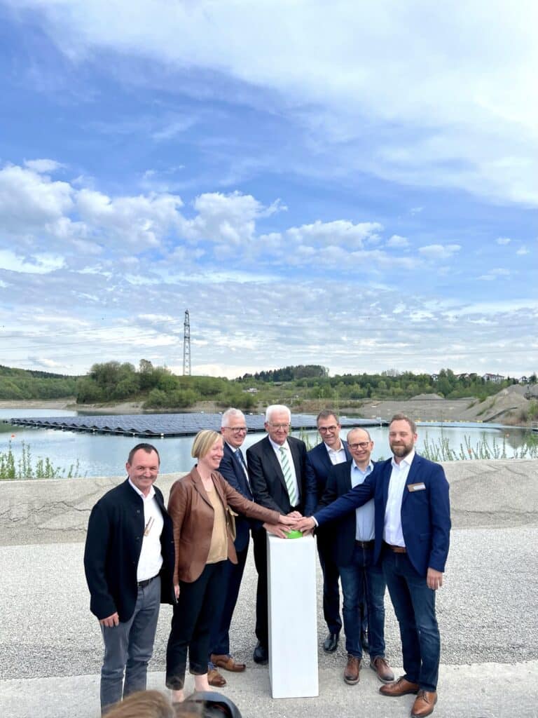 Offizielle Einweihung der schwimmende Photovoltaikanlage in Ostrach mit Ministerpräsident Kretschmann