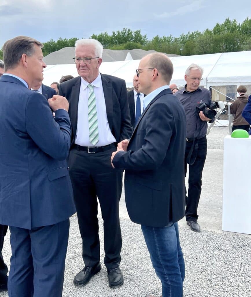 Offizielle Einweihung der schwimmende Photovoltaikanlage in Ostrach mit Ministerpräsident Kretschmann