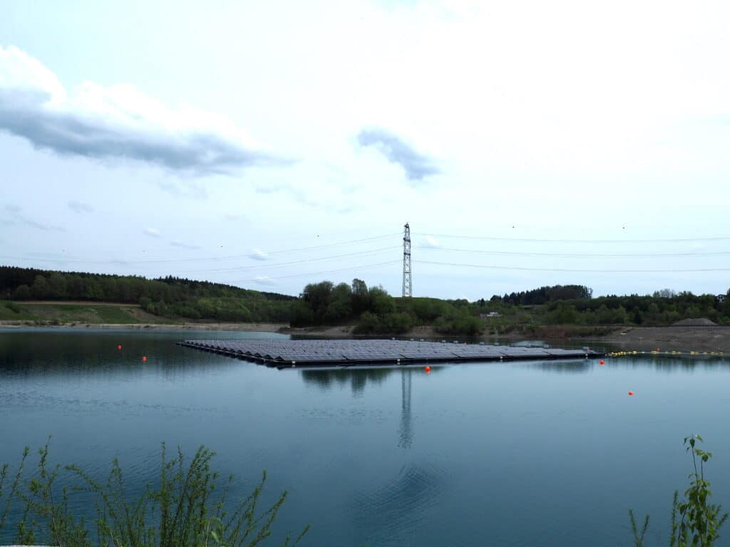 Schwimmende Photovoltaikanlage in Ostrach