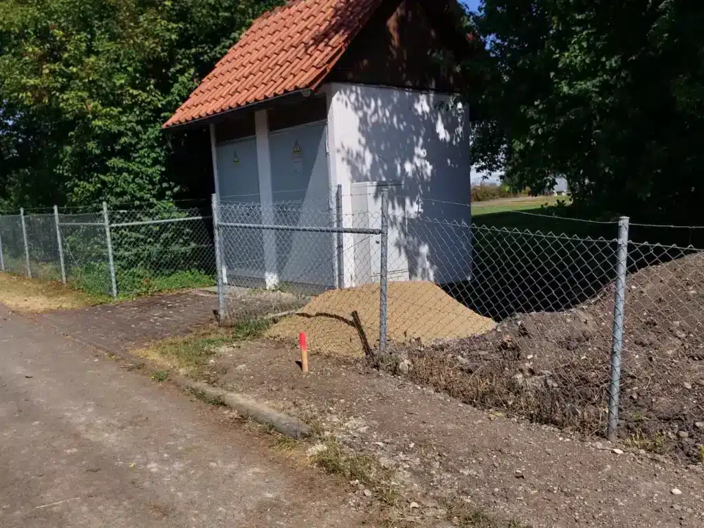 Übergabestation leitet Strom weiter oder speist ihn in das öffentliche Stromnetz ein