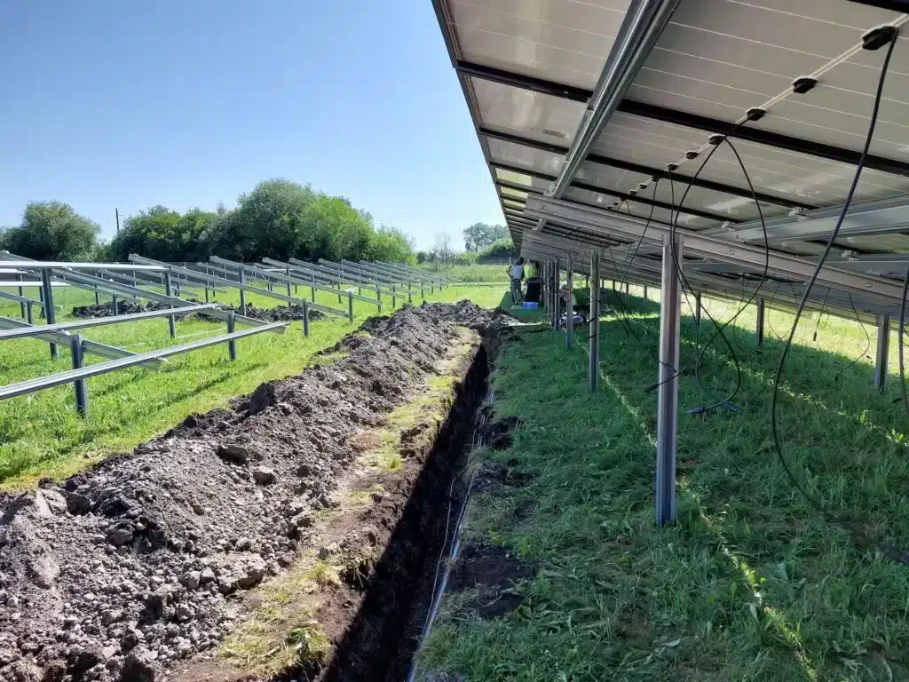 Verkabelung der PV-Anlage mit der Übergabestation